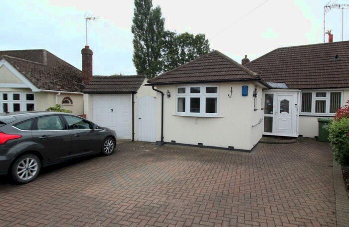 3 Bedroom Bungalow To Rent In Lucerne Walk, Wickford SS11