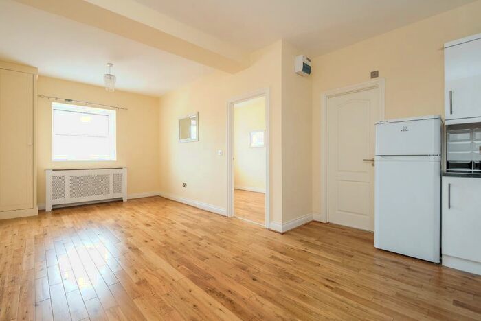 1 Bedroom Apartment To Rent In Surbiton, Surrey, KT5