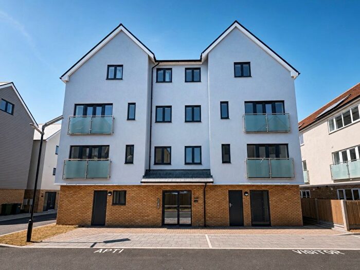 2 Bedroom Flat To Rent In Breeze Crescent, Romney Marsh, TN29