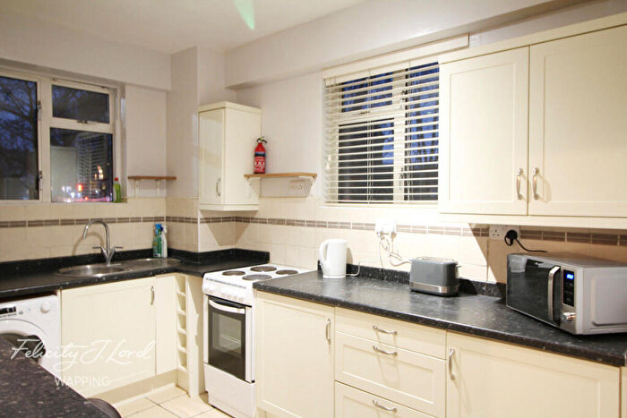 3 Bedroom Apartment To Rent In Mile End Road, London, E1