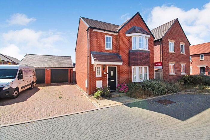 3 Bedroom Detached House For Sale In Lacewing Drive, Biddenham, MK40