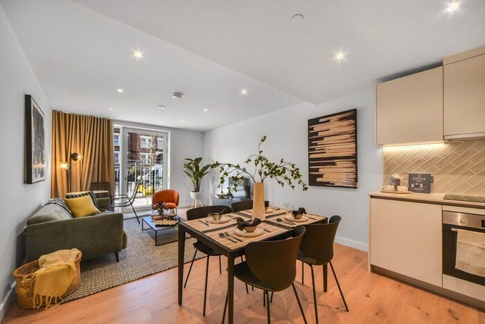 2 Bedroom Flat To Rent In Evelyn Street, London, SE8