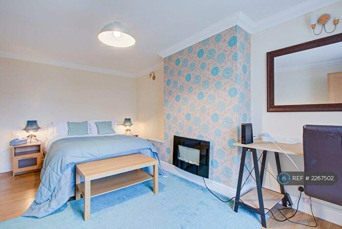 6 Bedroom Semi-Detached House To Rent In Alandale Close, Reading, RG2