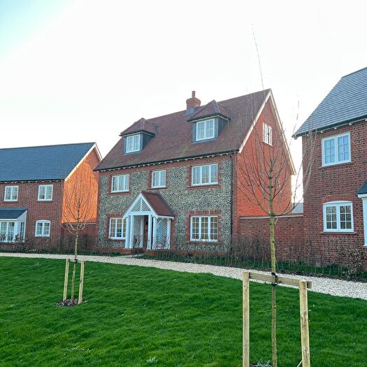 5 Bedroom Detached House For Sale In Clayhill Road, Burghfield Common, RG7