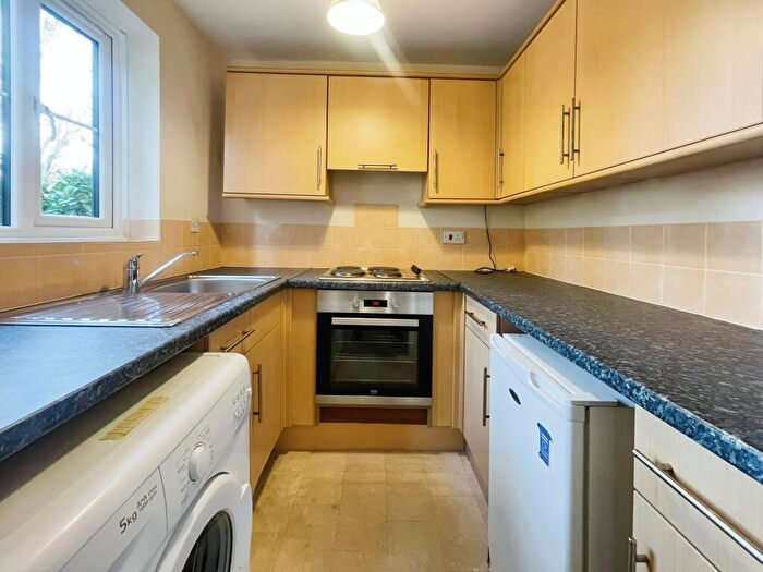 Flat To Rent In Chevron House, Curzon Drive, Grays, RM17