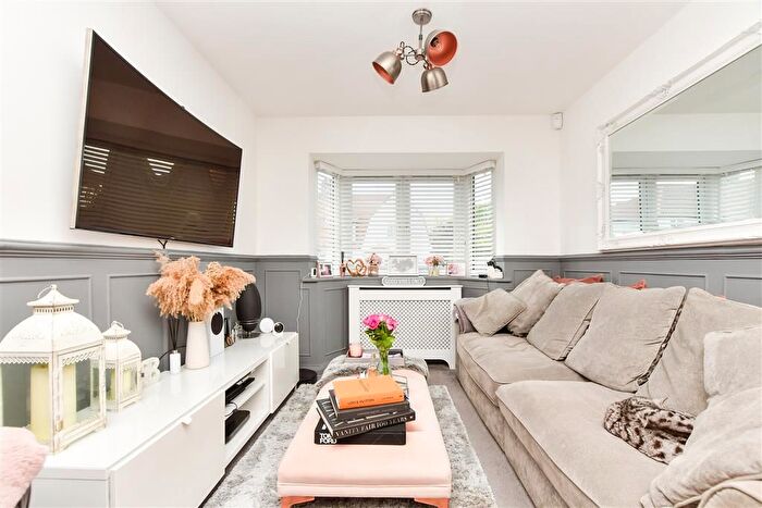 3 Bedroom Detached House For Sale In Beechwood Villas, Salfords, Surrey, RH1