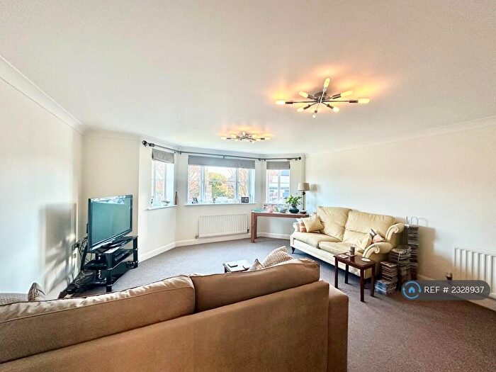 2 Bedroom Flat To Rent In Garden Mews, Harrogate, HG2