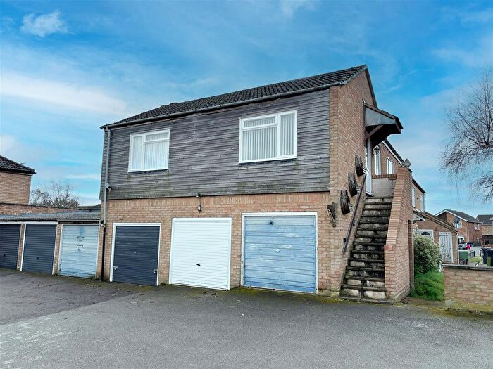 2 Bedroom Maisonette To Rent In Dove Tree Road, Leighton Buzzard, LU7