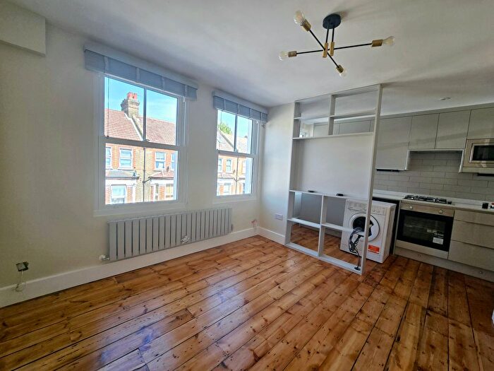 1 Bedroom Flat To Rent In Rita Road, London, SW8