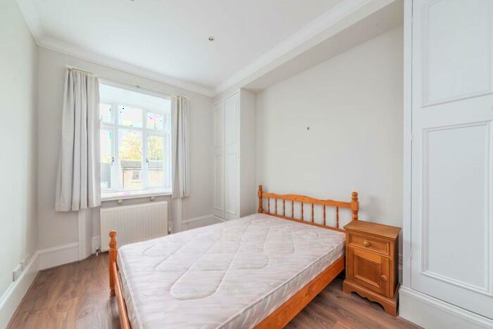 2 Bedroom Flat To Rent In Gayton Cresent, Hampstead, London, NW3