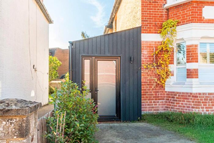 Studio To Rent In Gloster Road, New Malden, KT3