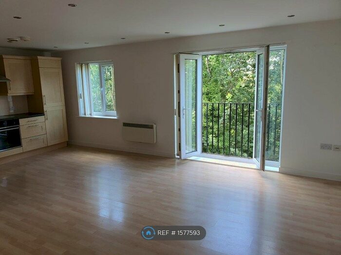 2 Bedroom Flat To Rent In Heathcote House, Chesterfield, S41