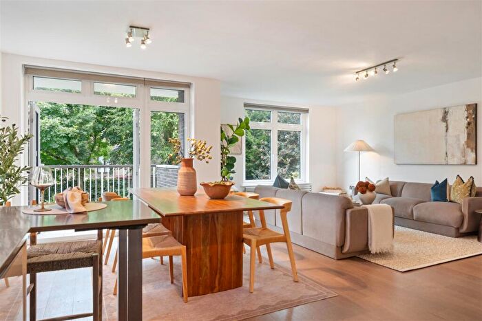 3 Bedroom Apartment For Sale In Lyndhurst Terrace, Hampstead, London, NW3