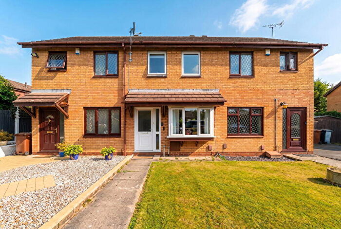 2 Bedroom Terraced House For Sale In Sandbarn Close, Monkspath, B90