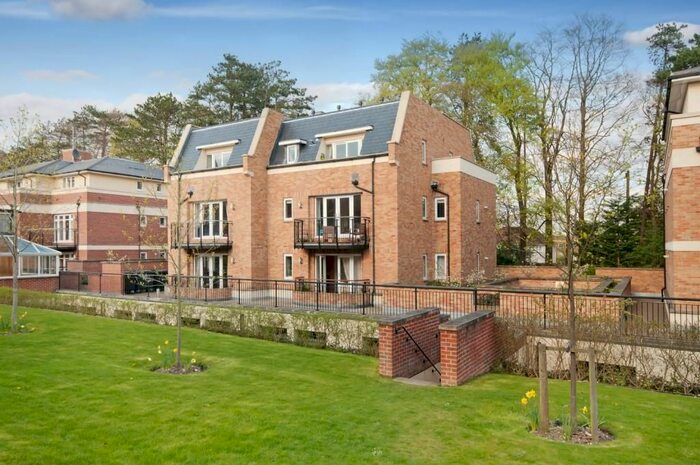 2 Bedroom Flat To Rent In Fraser Gardens, Winchester, SO22