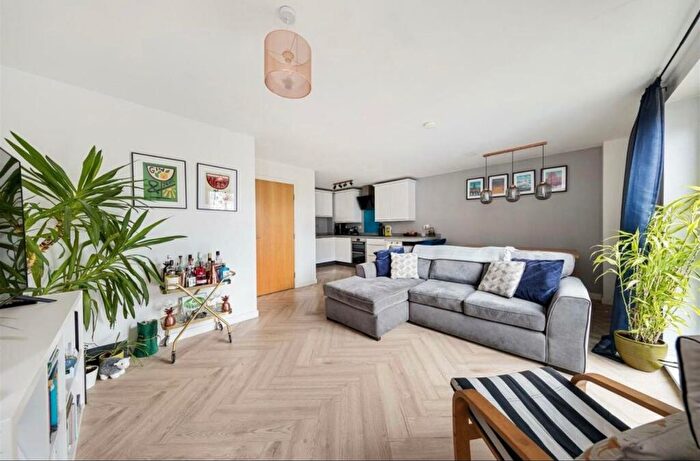 2 Bedroom Flat To Rent In Oliver Road, London, E10