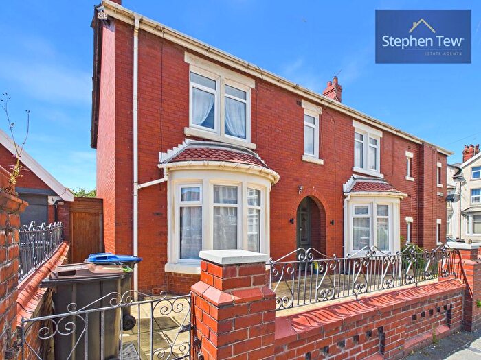 3 Bedroom Semi-Detached House For Sale In Bennett Avenue, Blackpool, FY1