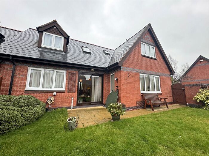 3 Bedroom Semi Detached House For Sale In Swallowfields, Farndon, Chester, Cheshire, CH3