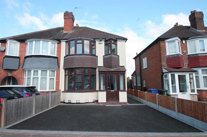 3 Bedroom Semi-Detached House For Sale In Kiniths Way, Halesowen, B62