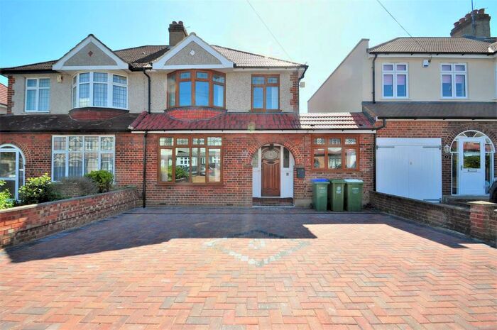 4 Bedroom Semi-Detached House To Rent In Maxwell Road, Welling, DA16