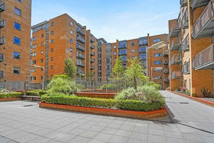 2 Bedroom Apartment To Rent In Fairlead House, Cassilis Road, South Quay, Canary Wharf, London, E14