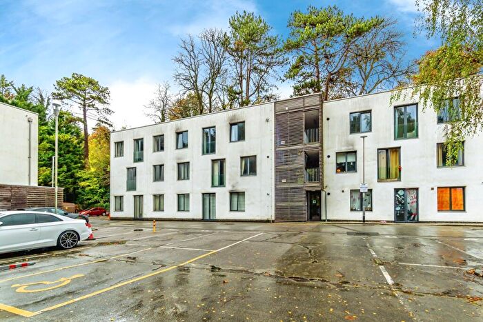 1 Bedroom Flat For Sale In Godstone Road, Whyteleafe, Surrey, CR3