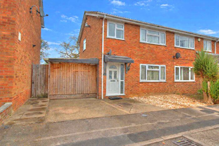3 Bedroom Semi Detached House For Sale In Peebles Place, Milton Keynes, MK3