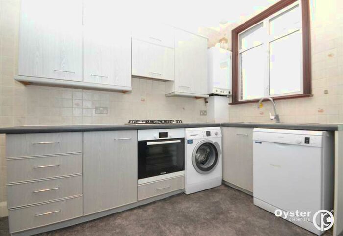 2 Bedroom Apartment To Rent In Sussex Ring, London, Greater London, N12