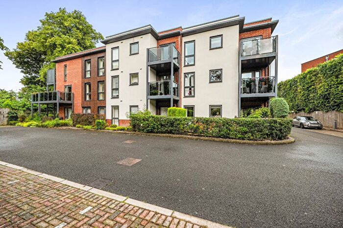 2 Bedroom Flat For Sale In Hampton Lane, Solihull, West Midlands, B91