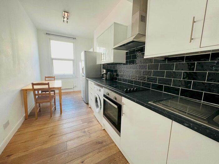 4 Bedroom Flat To Rent In Hornsey Road, London, N7