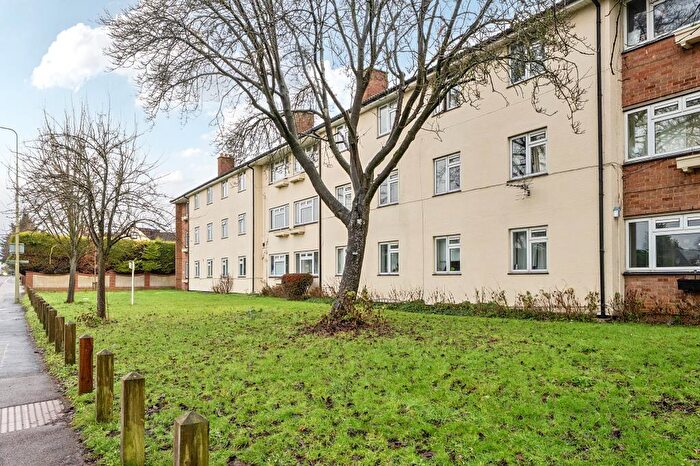 2 Bedroom Flat For Sale In Slade Close, Headington, OX3