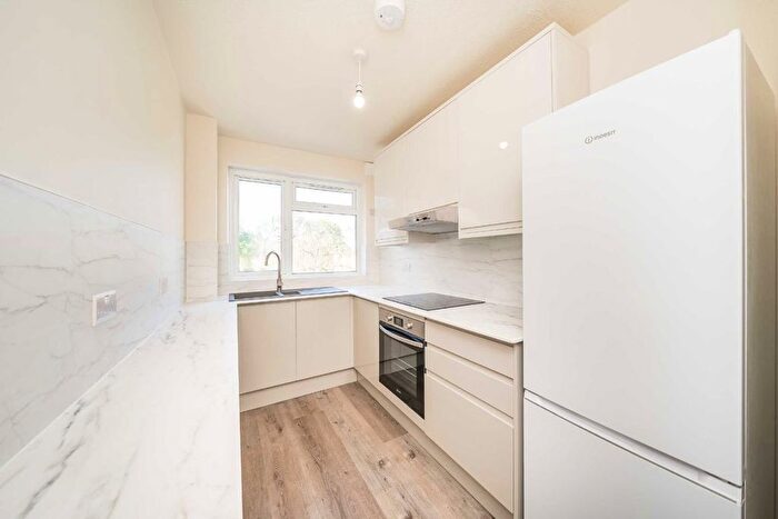 2 Bedroom Flat To Rent In Weir Road, Balham, SW12