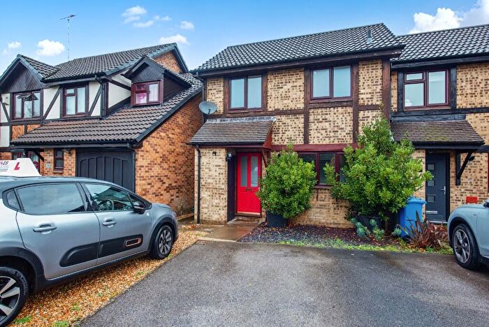 2 Bedroom End Of Terrace House For Sale In Morley Close, Yateley, Hampshire, GU46