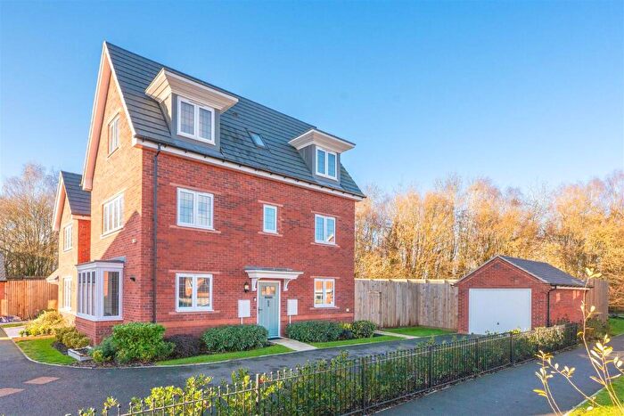 4 Bedroom Detached House For Sale In Mayors Drive, Alcester, B49