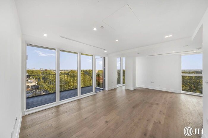 2 Bedroom Flat To Rent In Chiswick High Road, London, W4