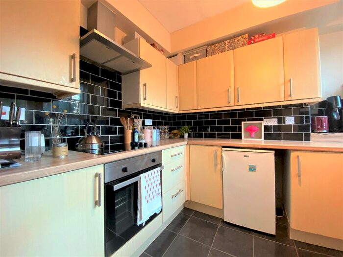 1 Bedroom Flat To Rent In Wilmot Street, Bethnal Green, E2