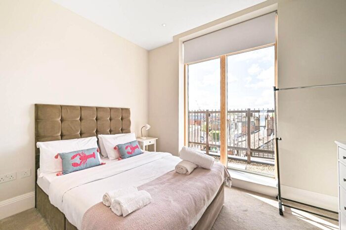 2 Bedroom Flat To Rent In Finchley Road, Temple Fortune, London, NW11