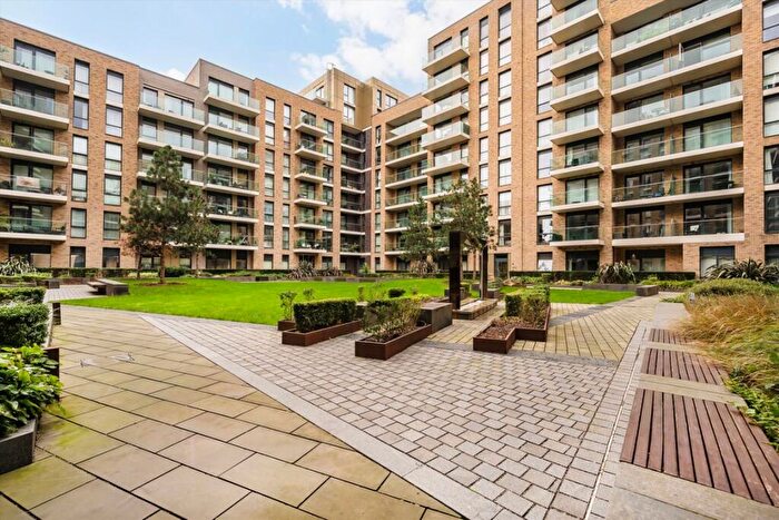 2 Bedroom Flat To Rent In Queenshurst Square, Kingston Upon Thames, KT2