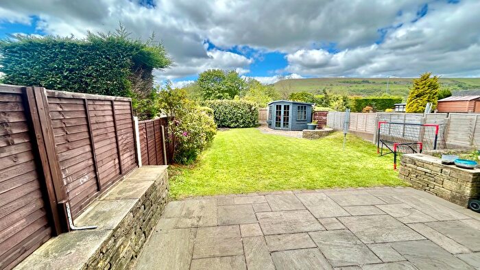 4 Bedroom Semi Detached House For Sale In Chatburn Close, Rossendale, BB4