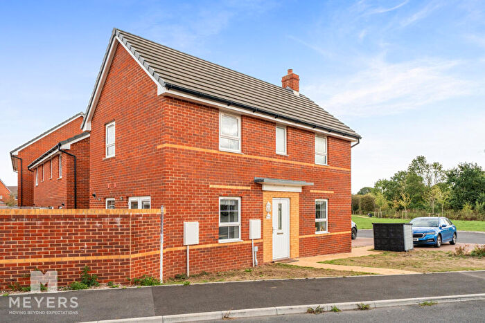 3 Bedroom Detached House For Sale In Lonsdale Road, Wimborne, BH21