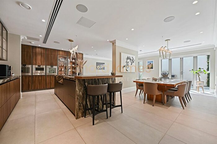 3 Bedroom Flat For Sale In Elizabeth Grove, Bushey Heath, Bushey, WD23