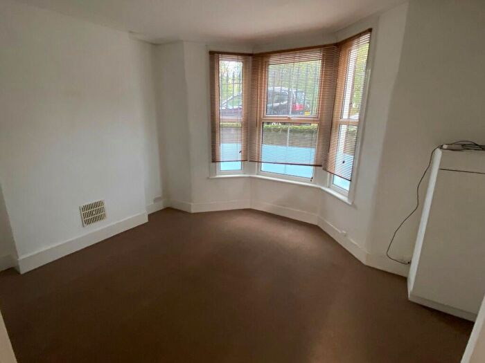 1 Bedroom Flat To Rent In Temple Dwellings, Temple Street, London, E2