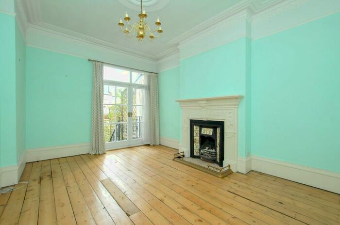 6 Bedroom Terraced House To Rent In Forburg Road, Stamford Hill, N16