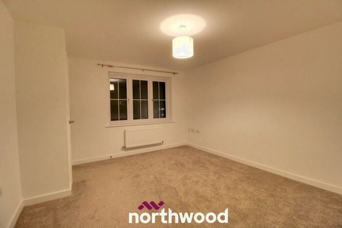 3 Bedroom Semi-Detached House To Rent In Kirkby Grove, Bircotes, Doncaster, DN11