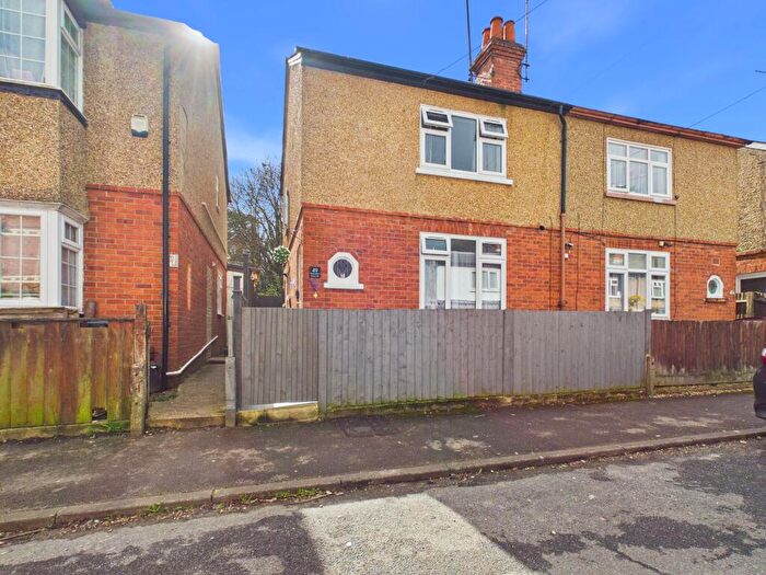 2 Bedroom Semi Detached House For Sale In Kent Road, Reading, RG30