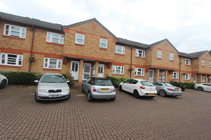 2 Bedroom Flat To Rent In Fawcett Road, Windsor, SL4