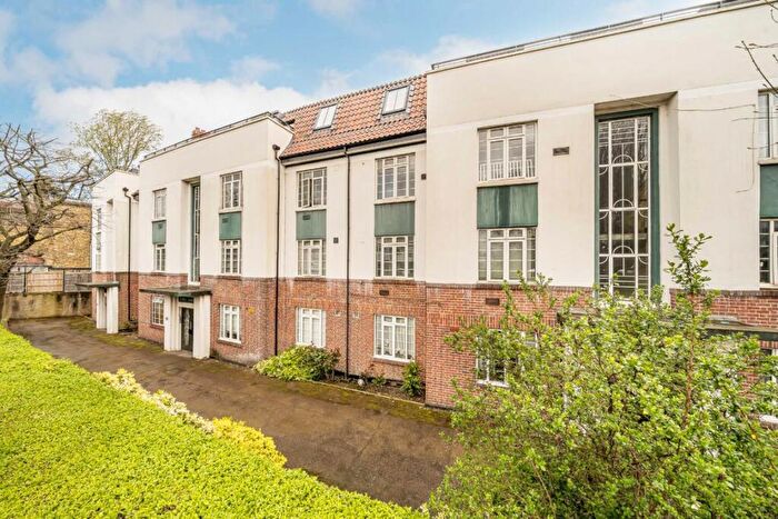 2 Bedroom Flat To Rent In Shirehall Lane, London, NW4