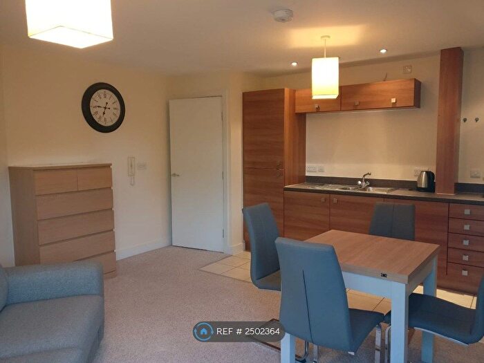 1 Bedroom Flat To Rent In Wilmslow Road, Manchester, M20