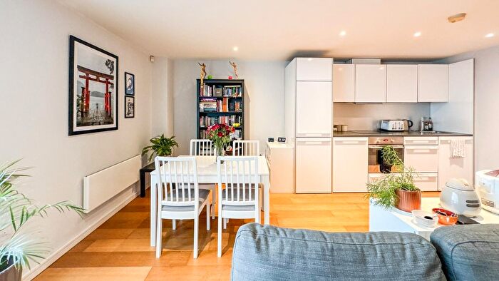 2 Bedroom Flat For Sale In Airpoint, Skypark Road, Bedminster, Bristol, BS3