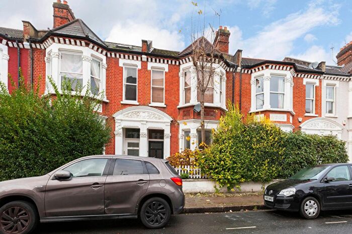 2 Bedroom Flat To Rent In Pennard Road, London, W12
